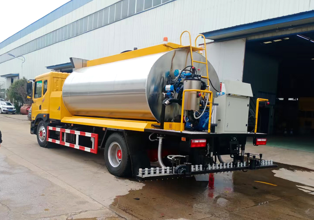 12噸東風(fēng)多利卡（全功率）智能瀝青灑布車(chē)