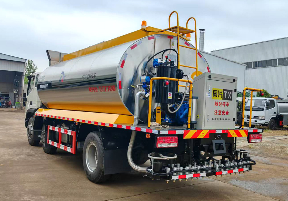 15方福田三軸(輔機)智能瀝青灑布車